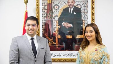 الوزير بن سعيد يستقبل الفنانة بلقيس فتحي ويهديها كشكول مسجل من الثرات المغربي