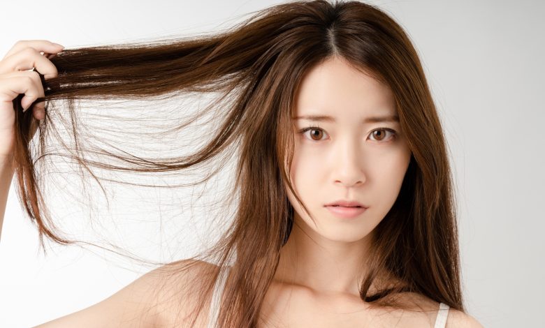 5 أسباب لتقصّف الشعر.. أبرزها الاستخدام المفرط للشامبو