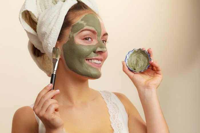 3 فوائد جمالية للطين الأخضر على البشرة و الوجه