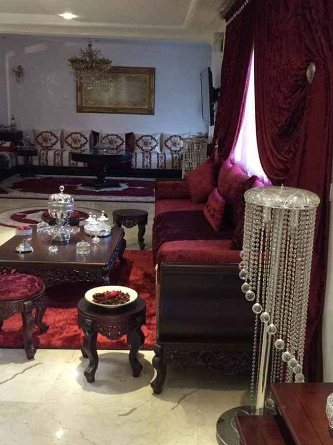 شقة مغربية فاخرة مرتبة بشكل انيق وراقي